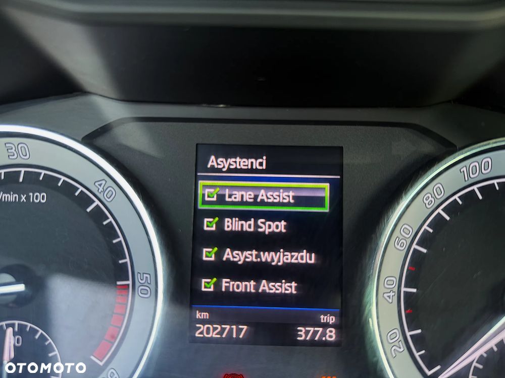 Skoda Superb 2.0 TDI L&K DSG - 17