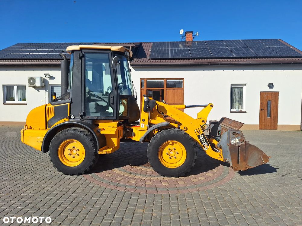 JCB 408 - 2