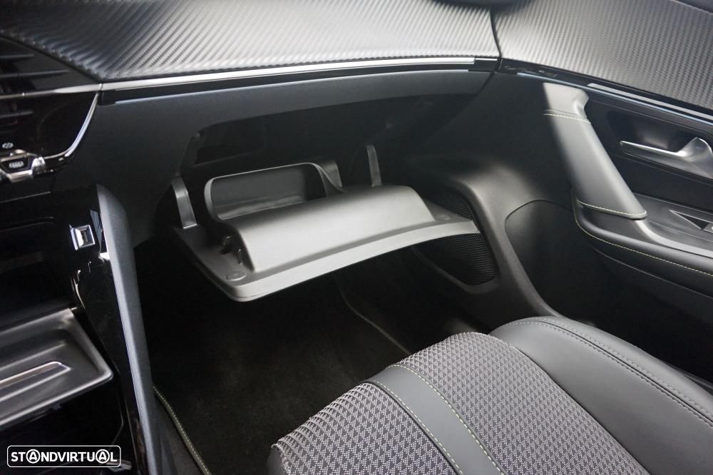 Peugeot 2008 1.2 PureTech GT EAT8 - 29