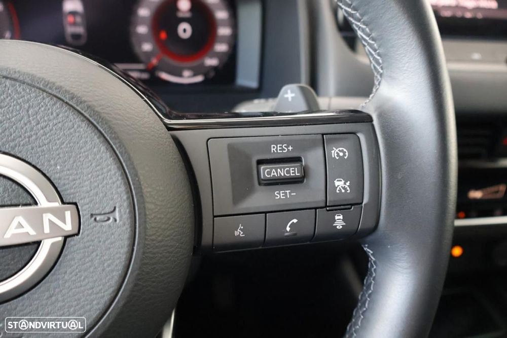 Nissan Qashqai 1.3 DIG-T N-Connecta Xtronic - 28