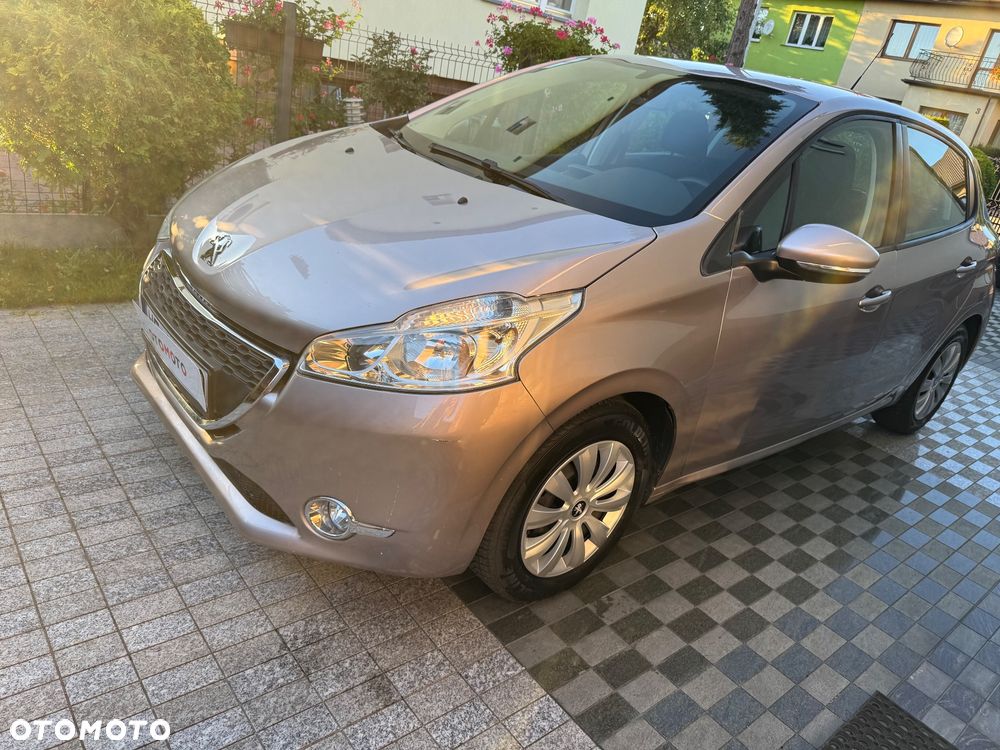 Peugeot 208 2012 photo 4