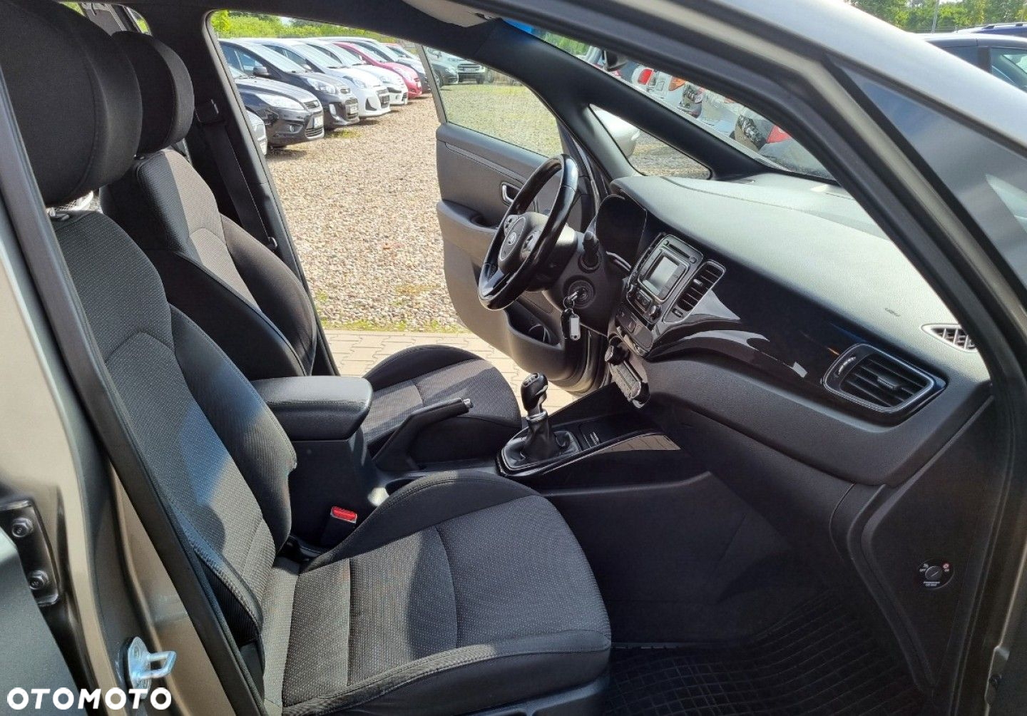Kia Carens - 34
