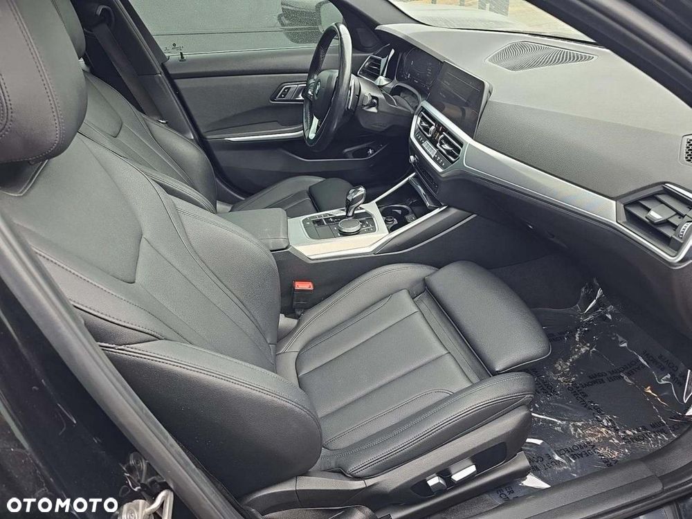 BMW Seria 3 330i xDrive M Sport - 6