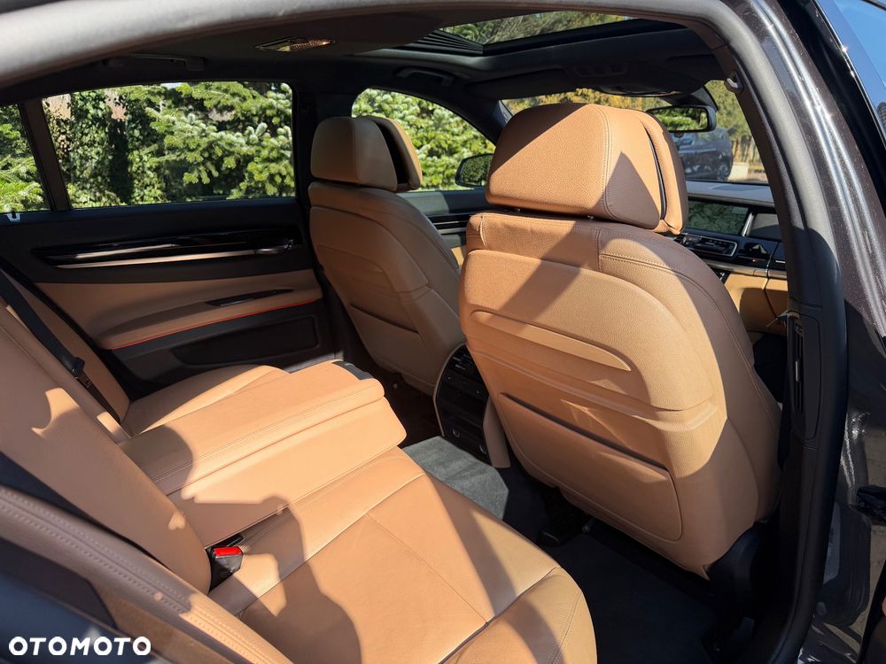 BMW Seria 7 750d xDrive - 23