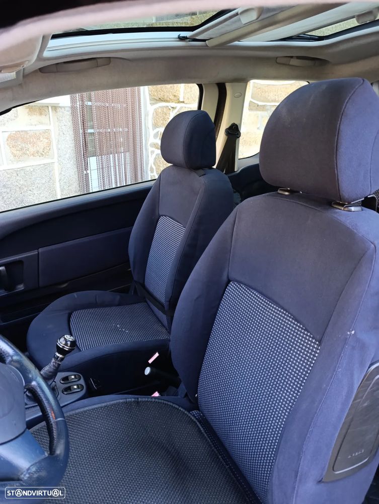 Peugeot 1007 1.4 HDi Urban - 10