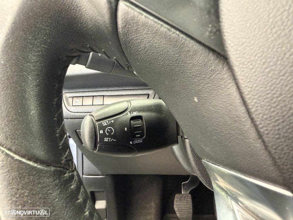 Peugeot 208 1.2 PureTech Signature - 16