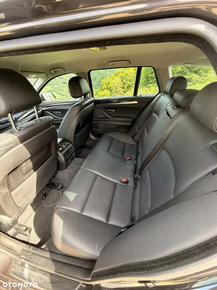 BMW Seria 5 520d xDrive - 14