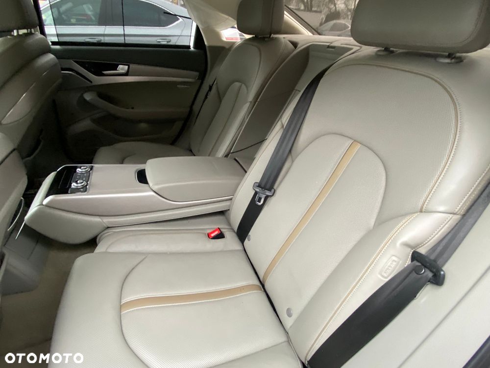 Audi S8 Plus - 33