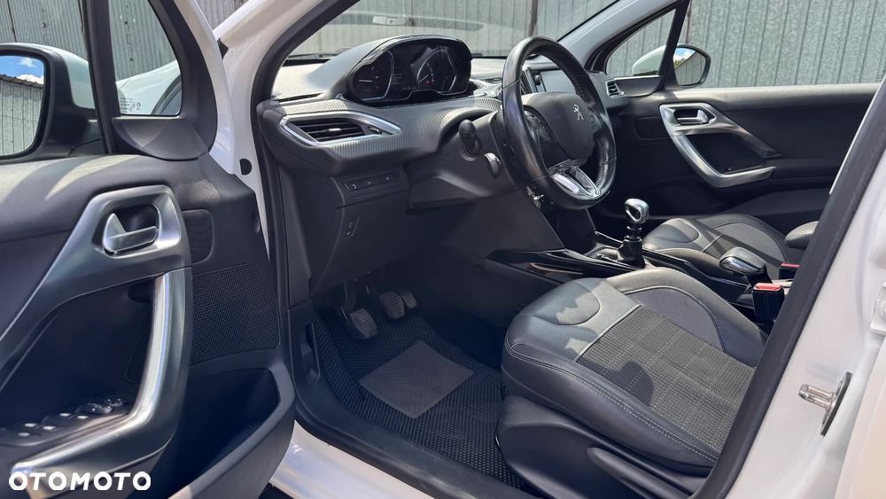 Peugeot 2008 1.2 PureTech Allure S&S - 9