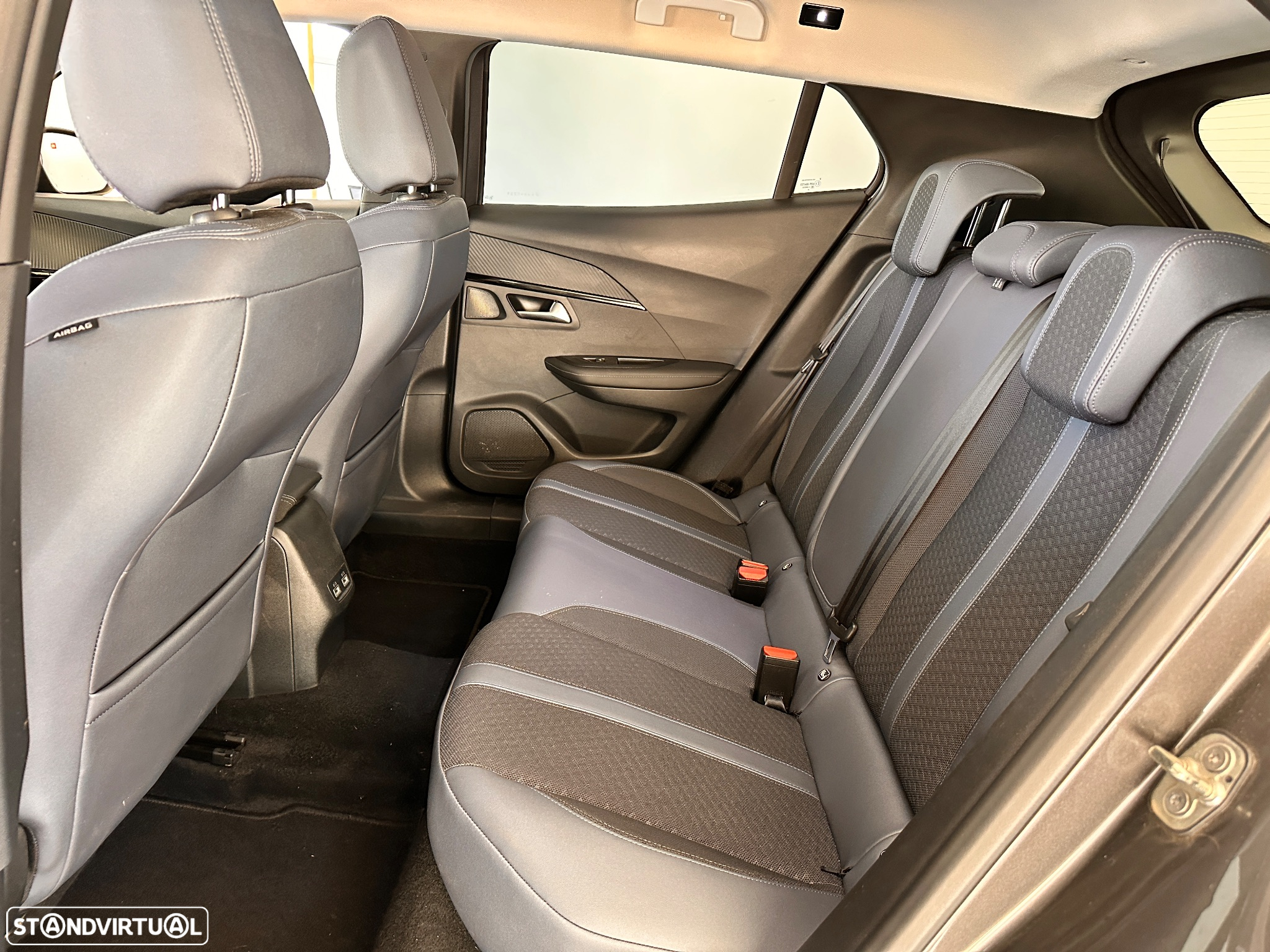 Peugeot 2008 PureTech 130 EAT8 Allure - 8