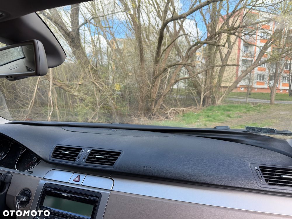 Volkswagen Passat 2.0 TDI Comfortline - 24