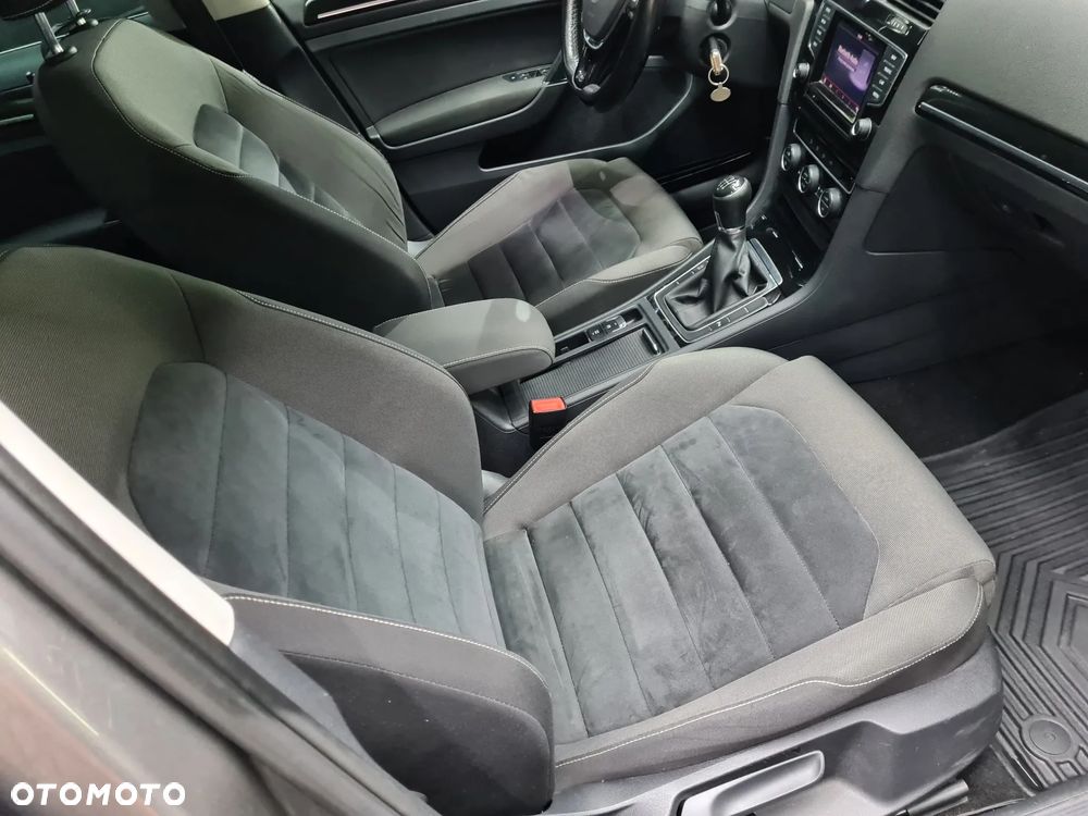 Volkswagen Golf - 6