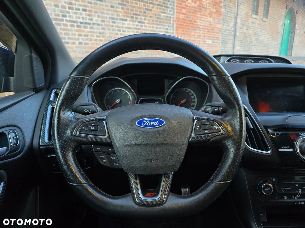 Ford Focus 2.0 EcoBoost ST - 17