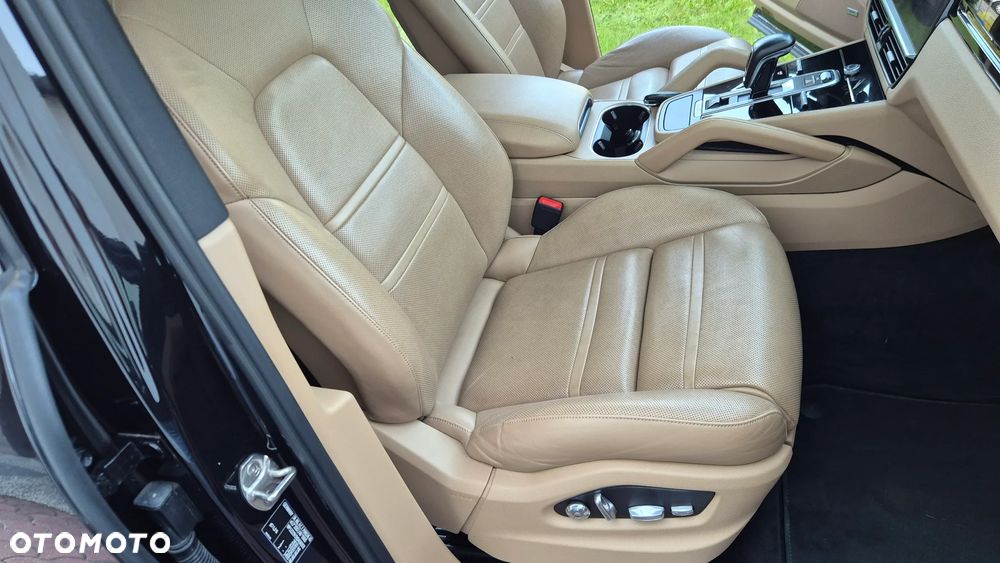 Porsche Cayenne Platinum Edition - 35