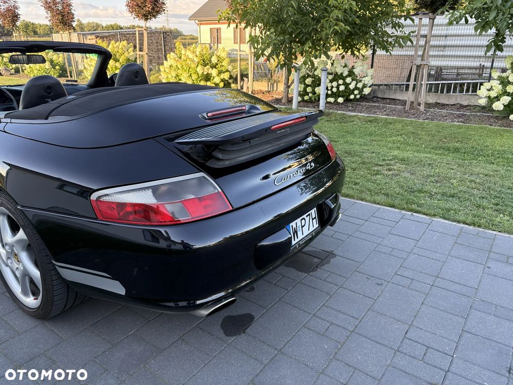 Porsche 911 Carrera 4 - 9