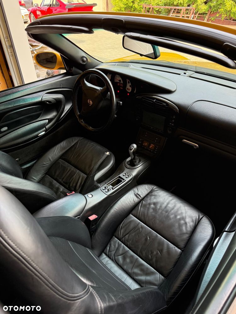 Porsche 911 Carrera 4 - 15