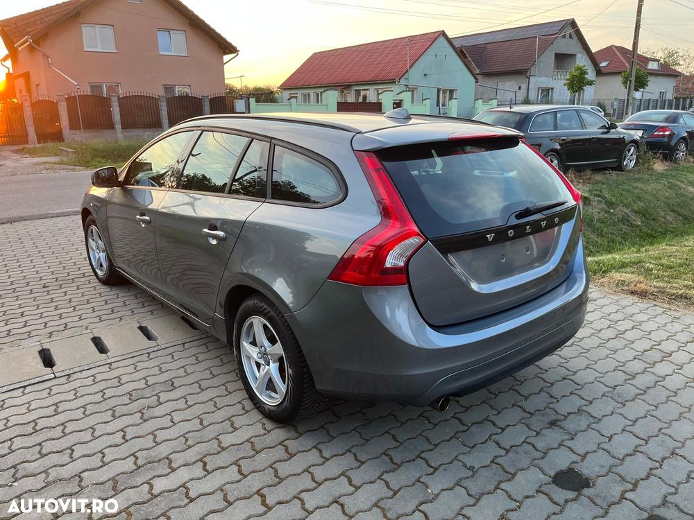 Volvo V60 D2 Momentum - 2