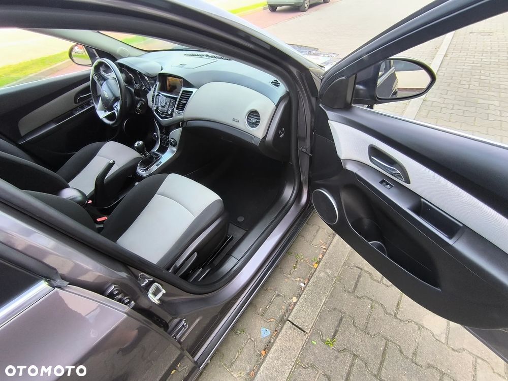 Chevrolet Cruze 1.8 LS - 21