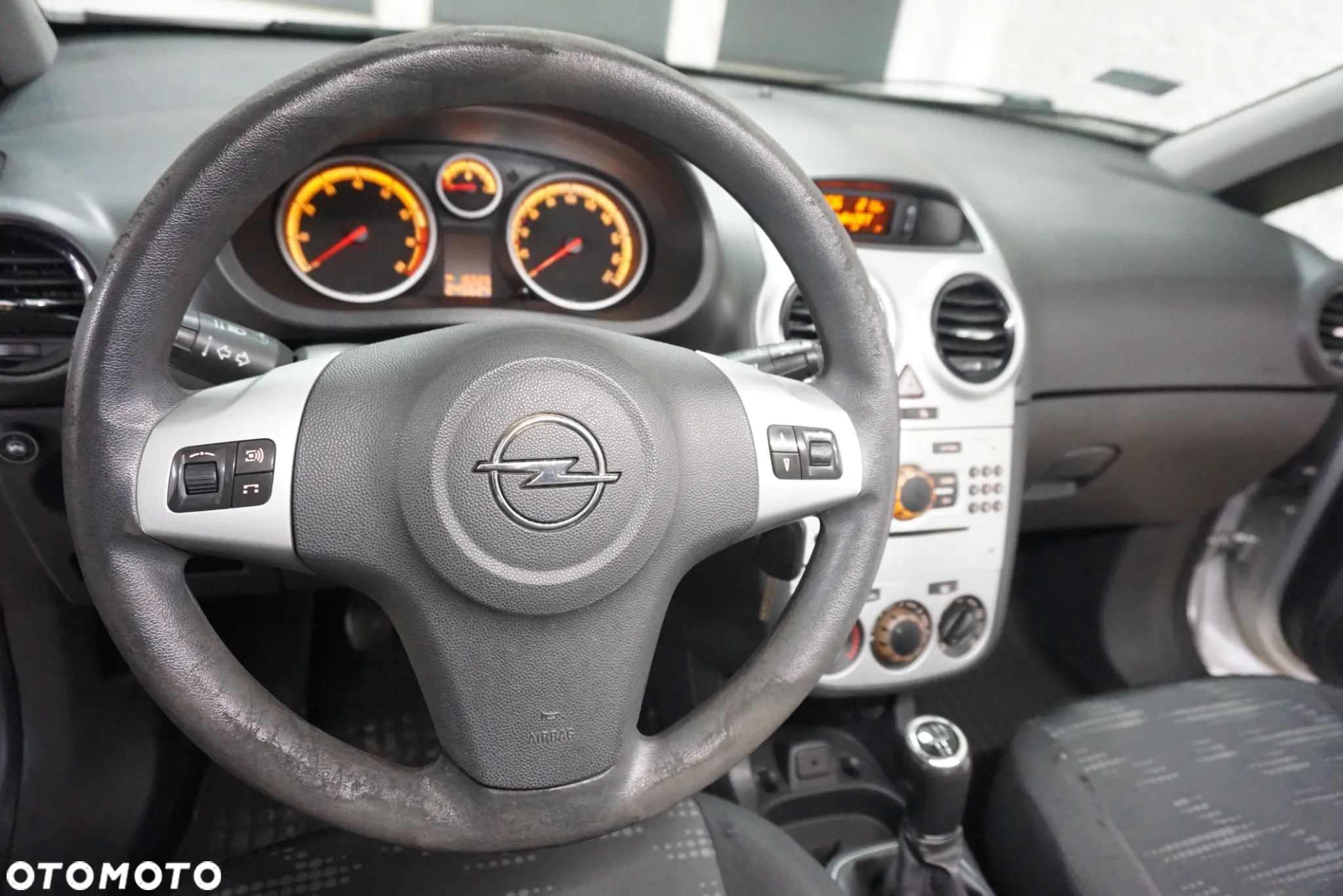 Opel Corsa 1.4 16V Enjoy - 17