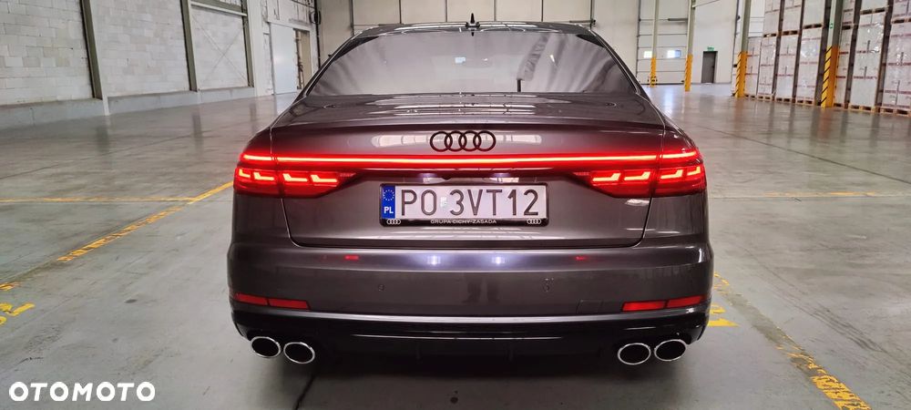 Audi S8 - 12