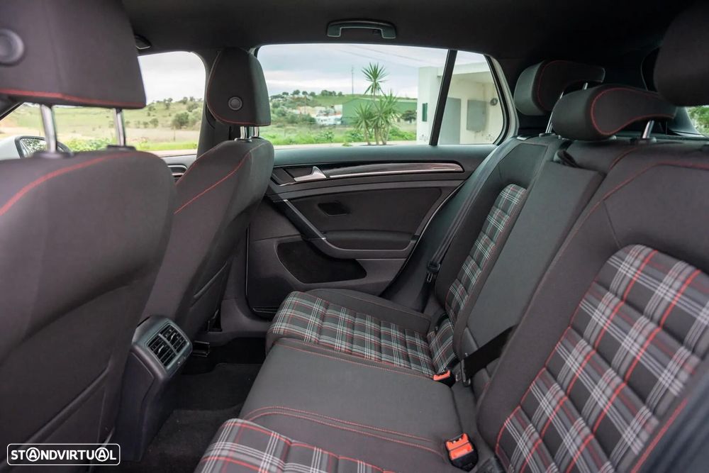 VW Golf GTI TCR 2.0 TSI OPF DSG - 20