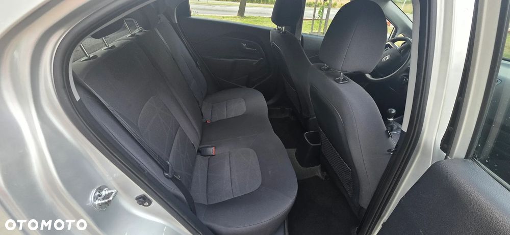 Kia Rio - 10