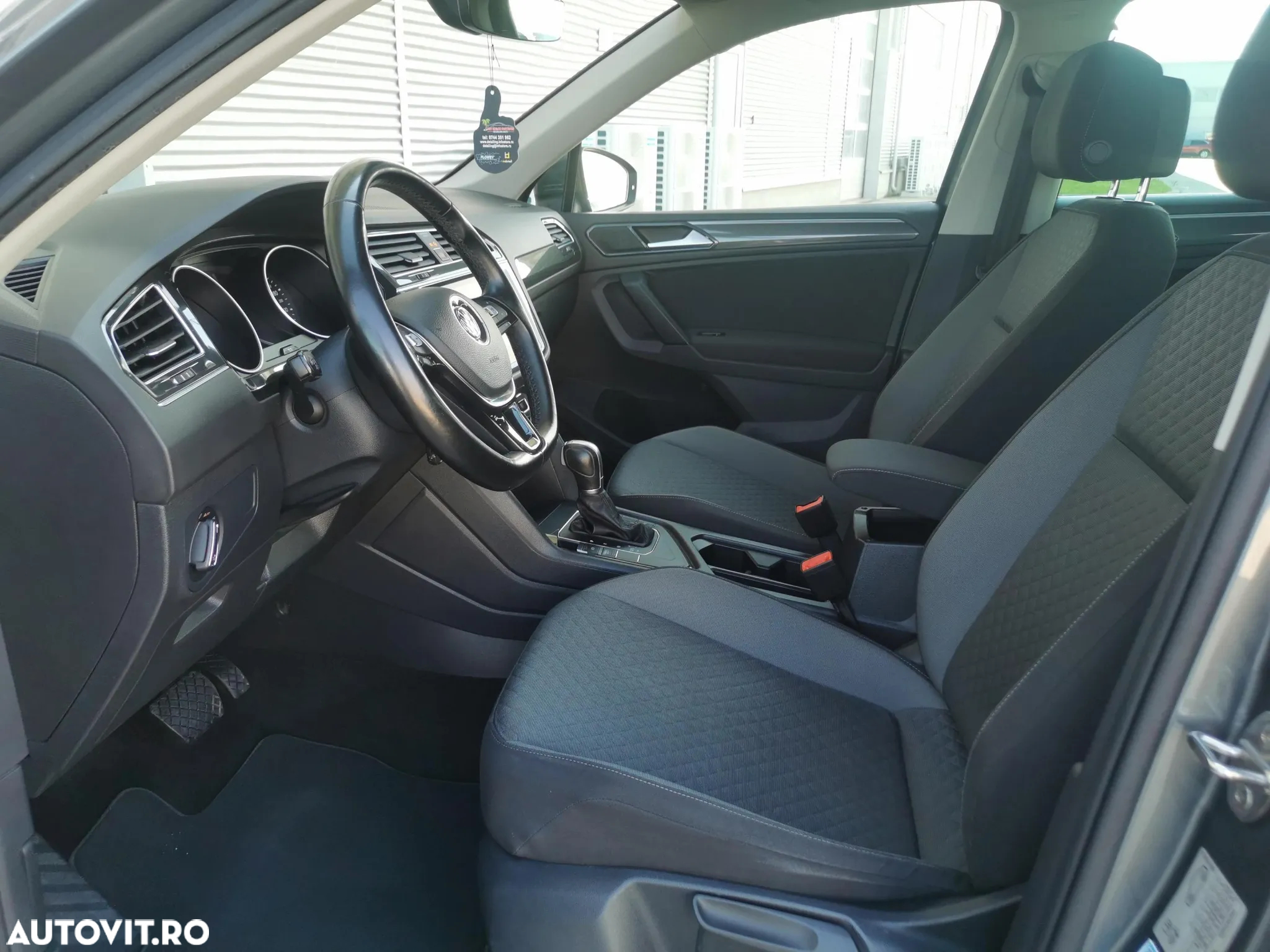 Volkswagen Tiguan - 12