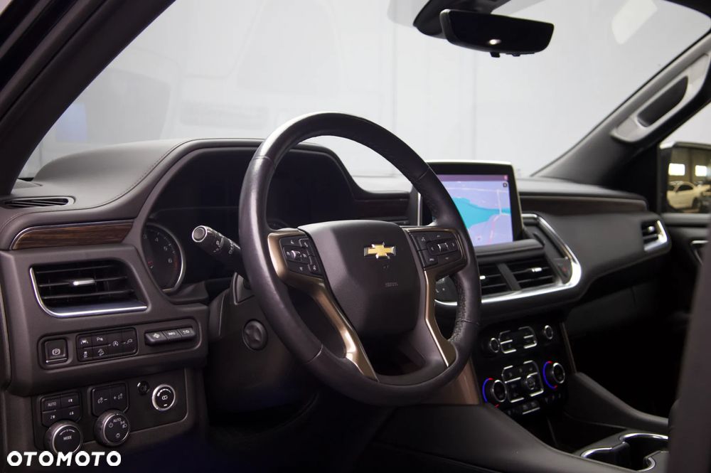 Chevrolet Suburban - 12