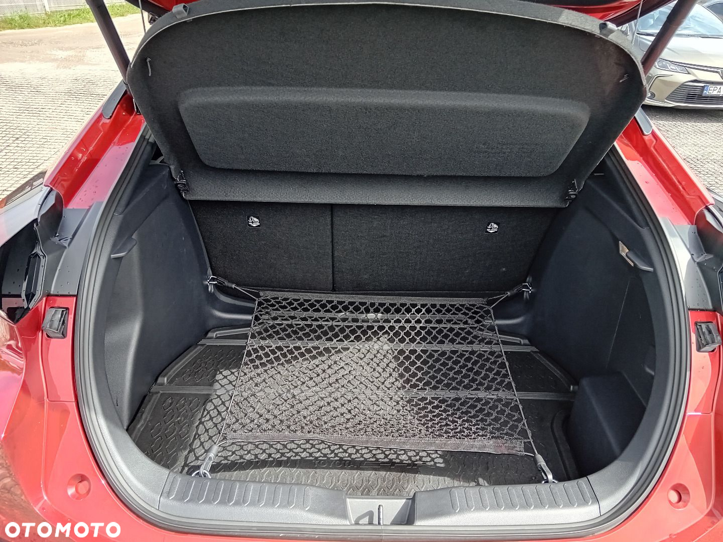 Toyota C-HR 2.0 Hybrid Executive - 34
