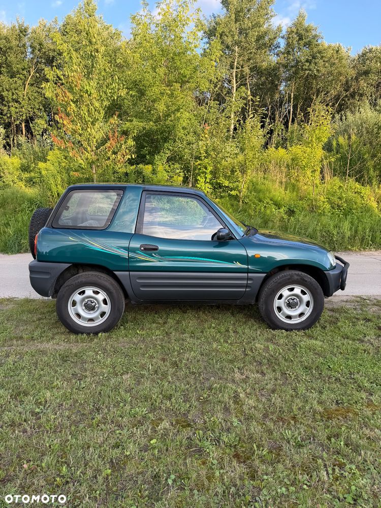 Toyota RAV4 2.0 - 8