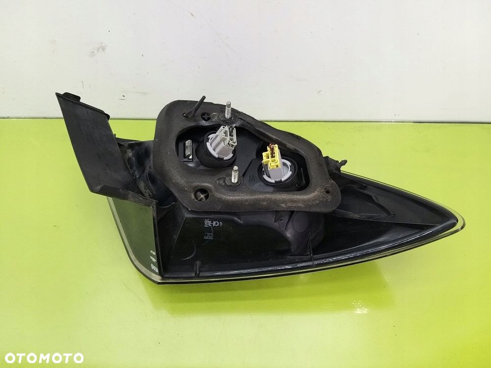 Lampa prawa tylna tył Mazda 3 I HATCHBACK 2003-2006 PRZED LIFT - 5
