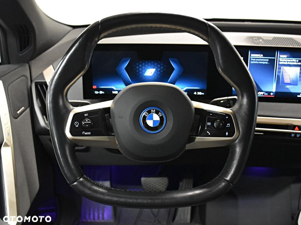 BMW iX xDrive40 76.6kWh Signature - 18