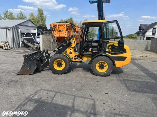 JCB 406
