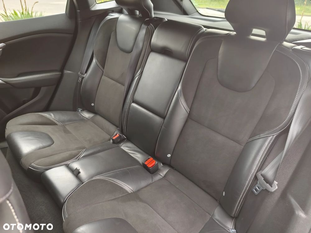 Volvo V40 D2 R Design - 22