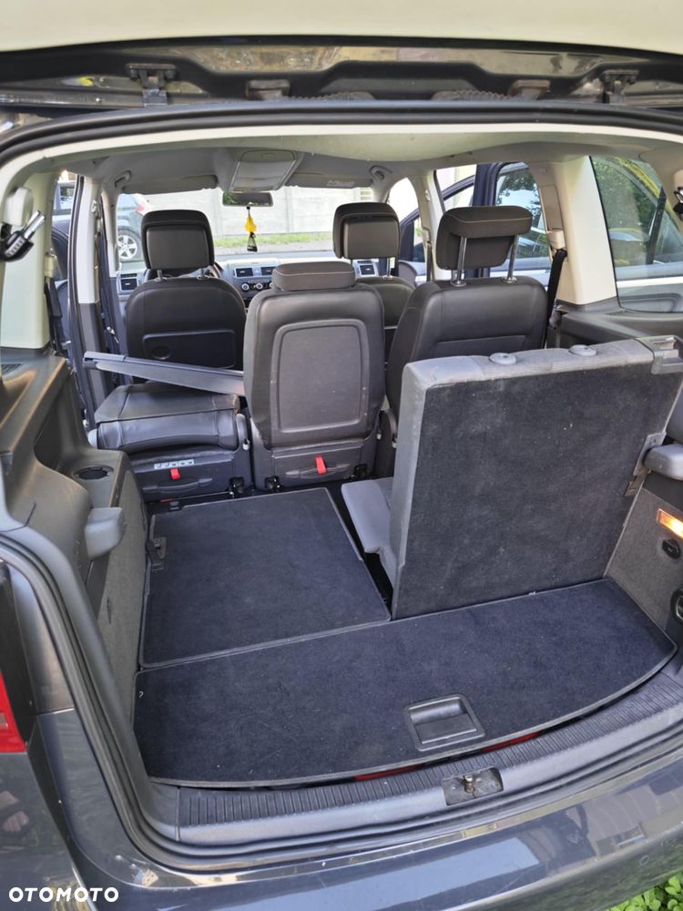 Volkswagen Touran - 10