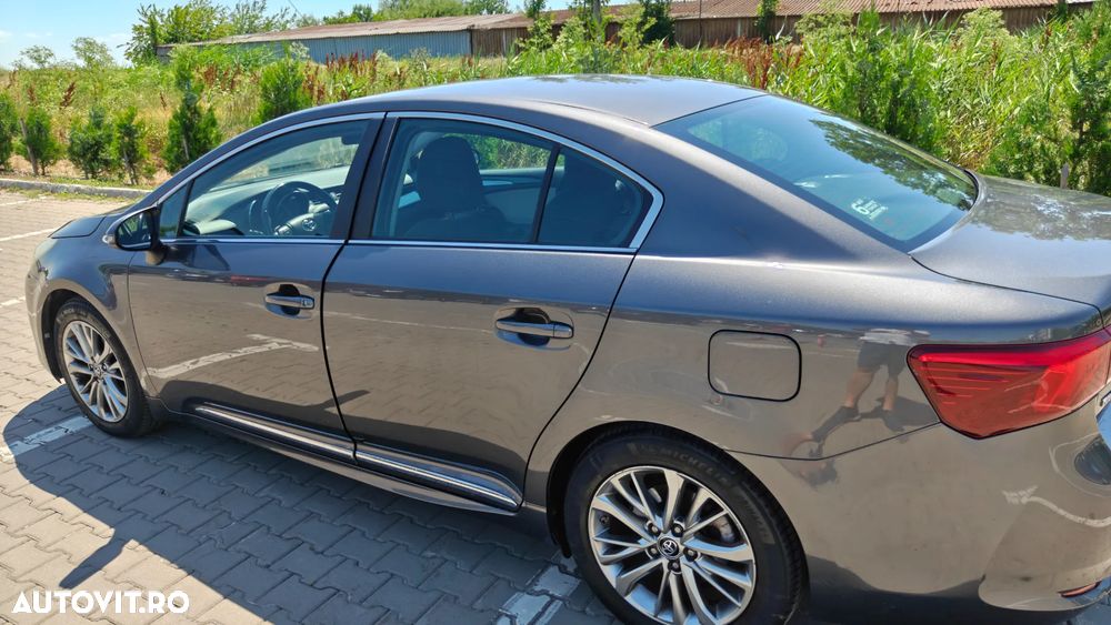 Toyota Avensis 2.0 D-4D Executive Terracotta - 4