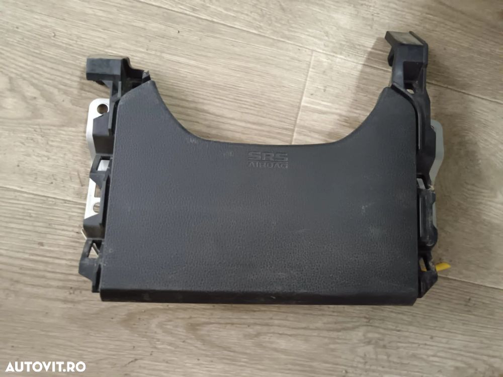 Airbag genunchi mitsubishi l200 dupa 2014 7030a802