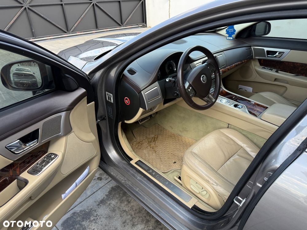 Jaguar XF 3.0 V6 Luxury - 12
