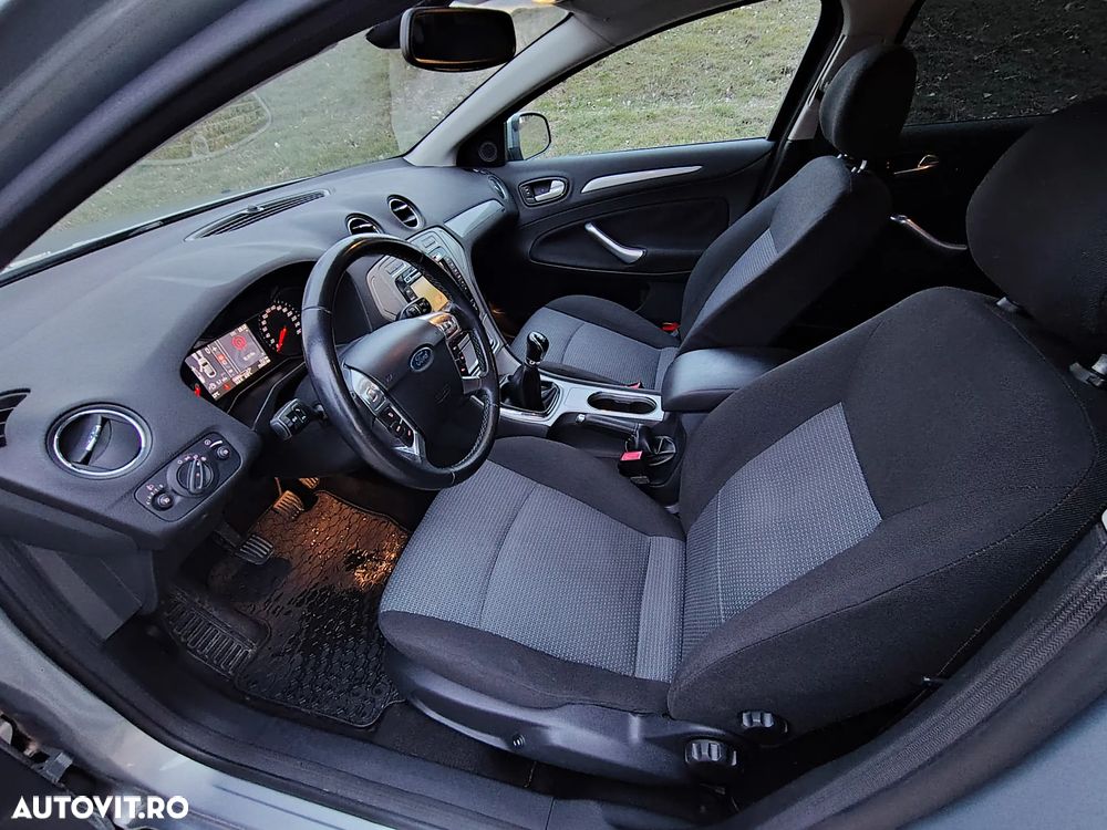 Ford Mondeo 1.8 TDCi Trend - 13