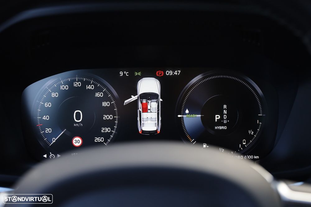 Volvo XC 60 2.0 T8 PHEV Momentum Plus AWD - 35