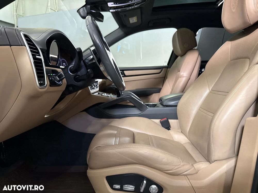 Porsche Cayenne - 27