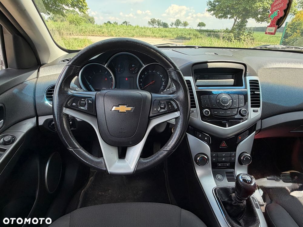 Chevrolet Cruze 1.6 LT - 24