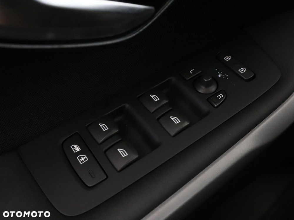 Volvo V40 D2 Drive-E Momentum - 32