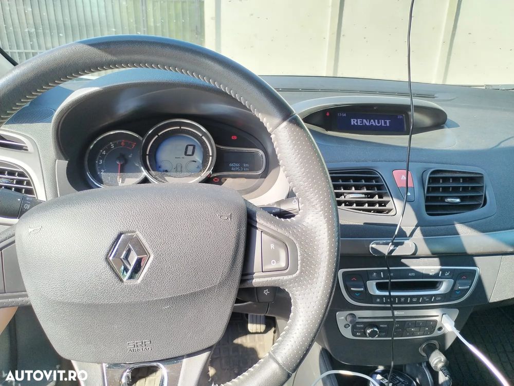 Renault Fluence 1.6 16V Authentique - 9