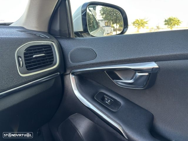 Volvo V40 1.6 D2 Eco Momentum - 26