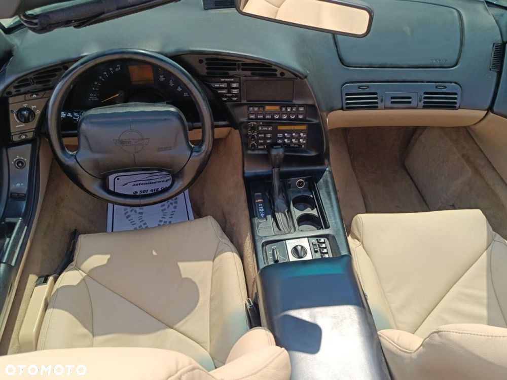 Chevrolet Corvette - 20