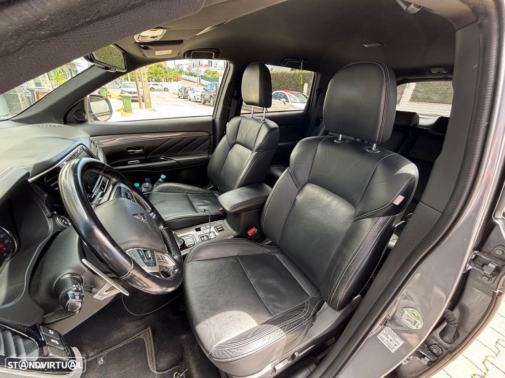 Mitsubishi Outlander - 13