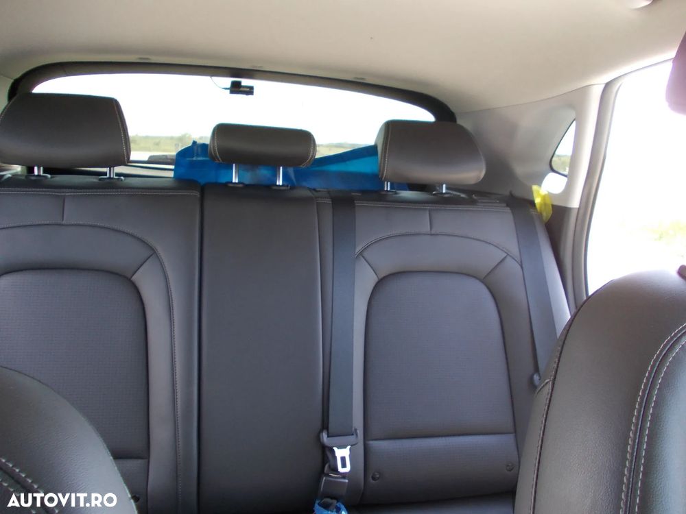 Hyundai KONA - 15