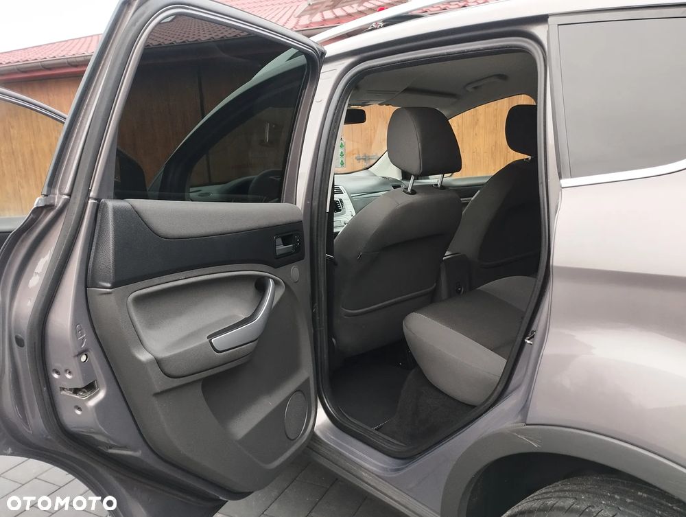 Ford Kuga 2.0 TDCi 2x4 Titanium - 25