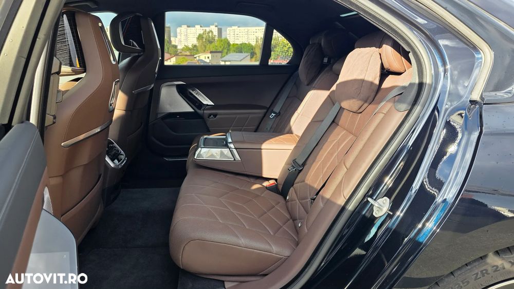 BMW Seria 7 740d xDrive MHEV - 9